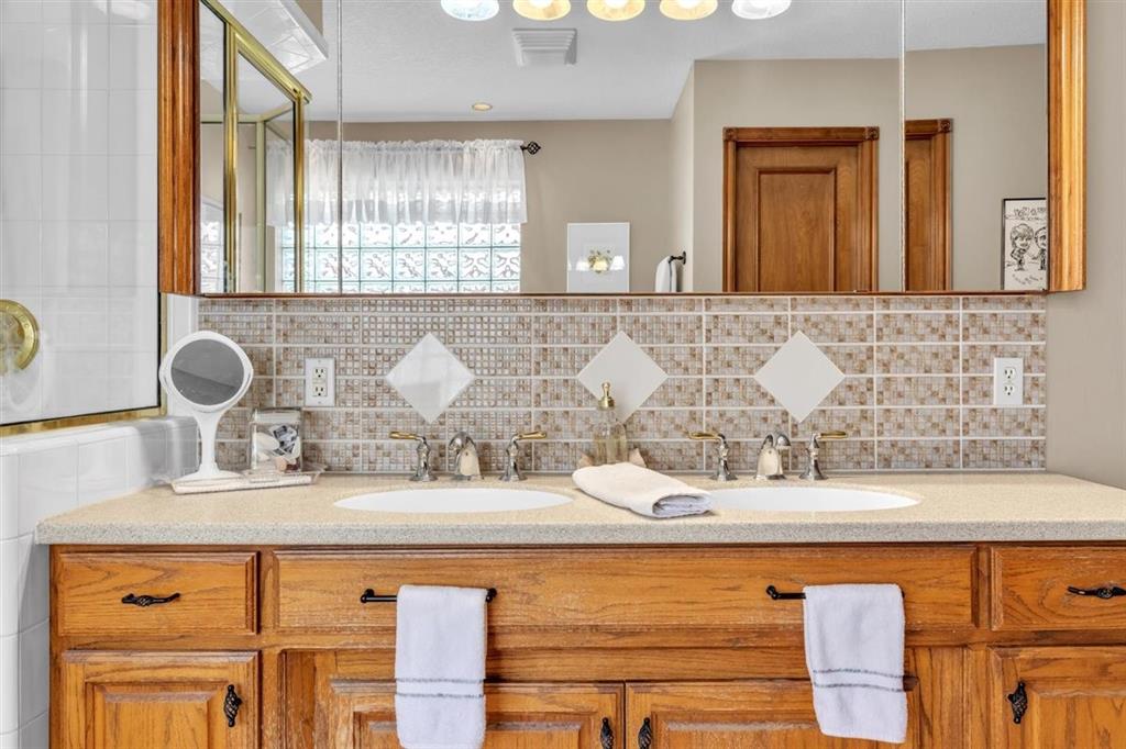 15601 Arbuckle Heights