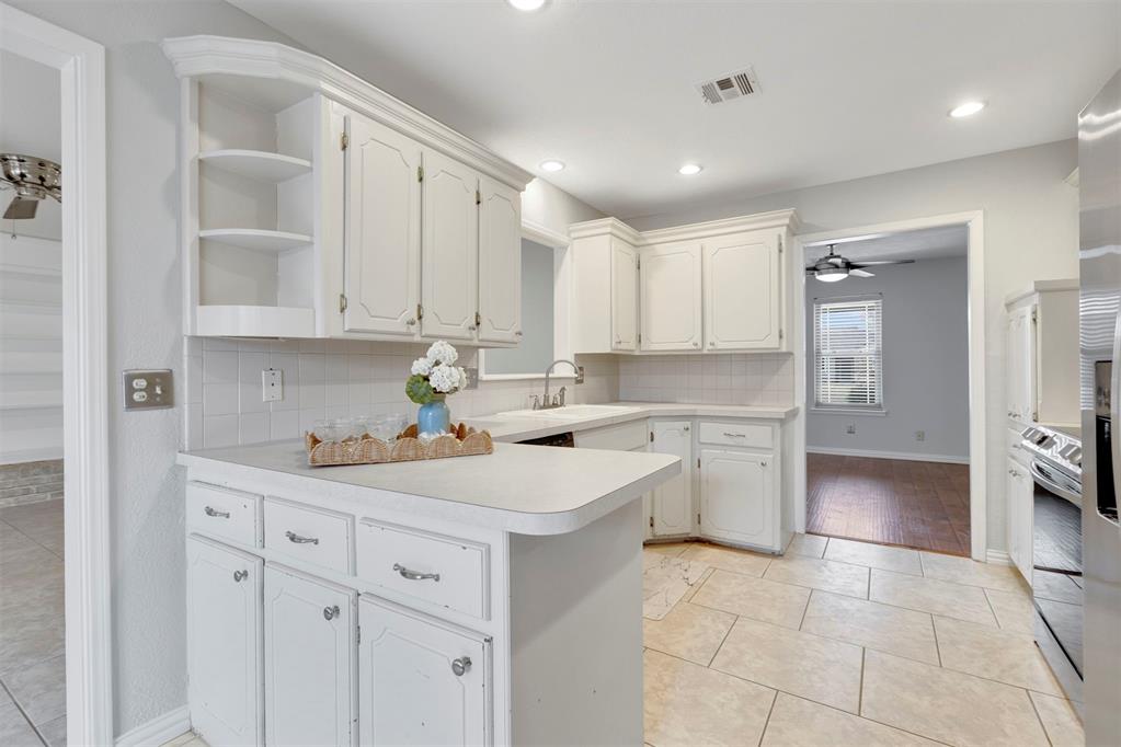 709 Pepperdine Avenue