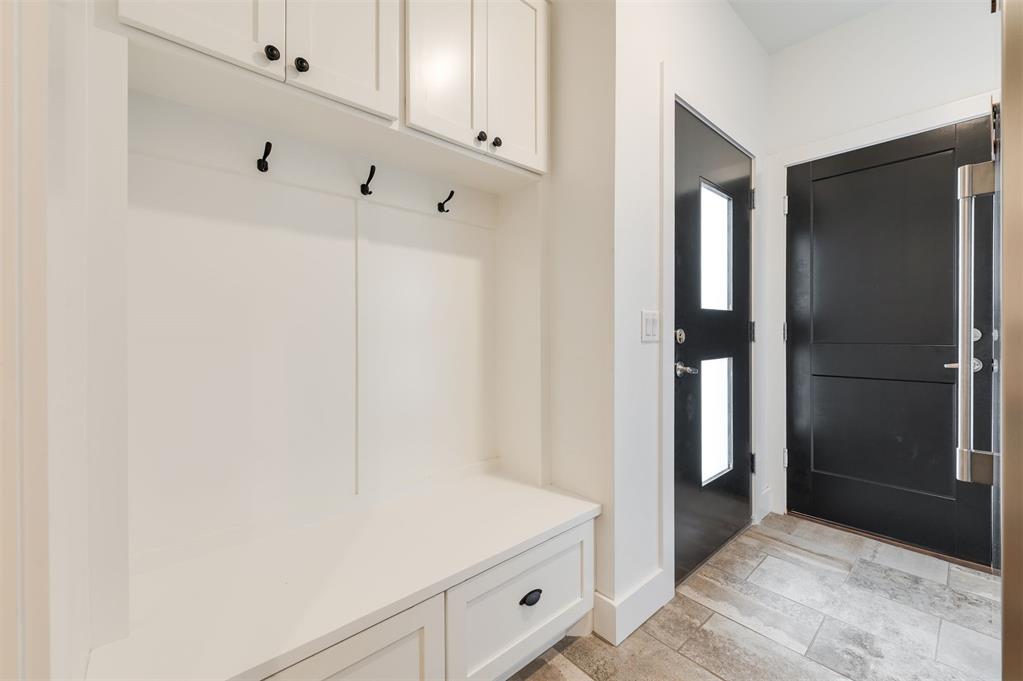 1009 Falls Bridge Court