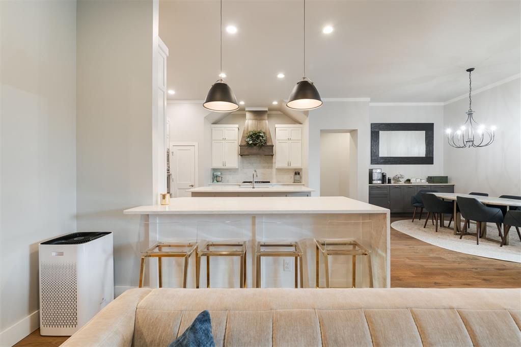 1009 Falls Bridge Court