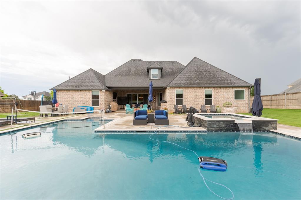 1009 Falls Bridge Court