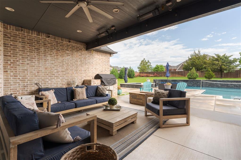 1009 Falls Bridge Court