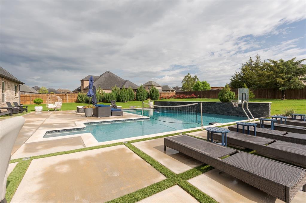 1009 Falls Bridge Court