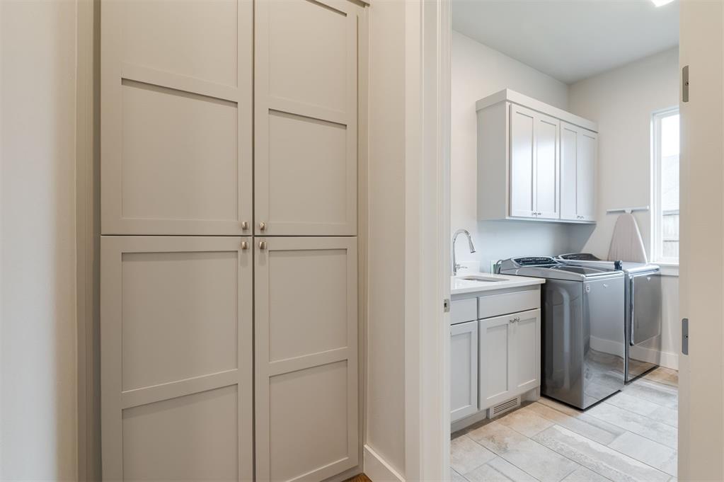 1009 Falls Bridge Court