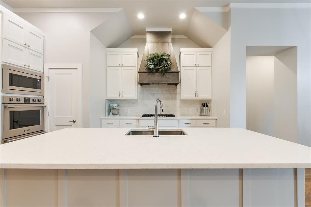 1009 Falls Bridge Court