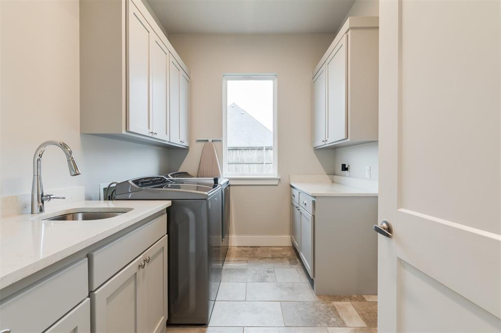 1009 Falls Bridge Court