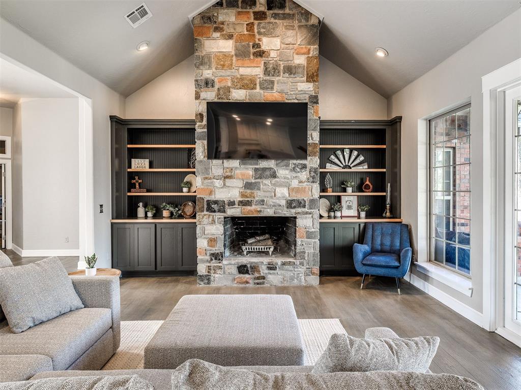 5809 W Waterloo Road