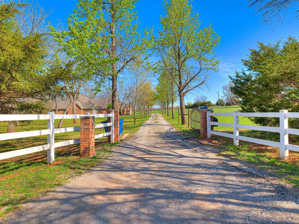 5809 W Waterloo Road