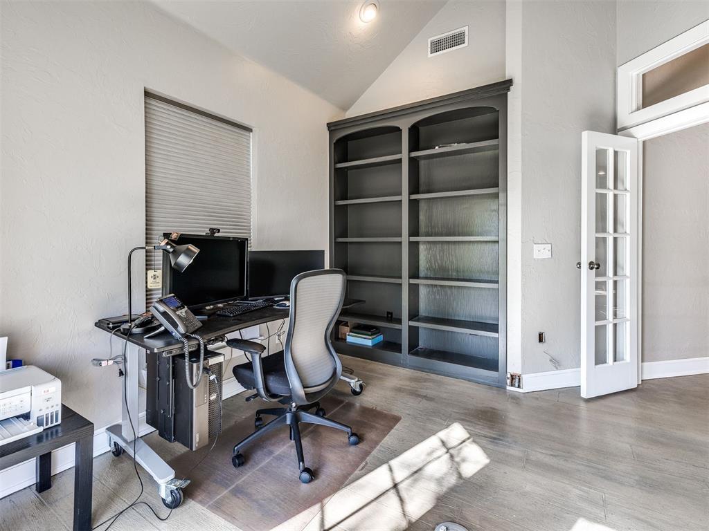 5809 W Waterloo Road