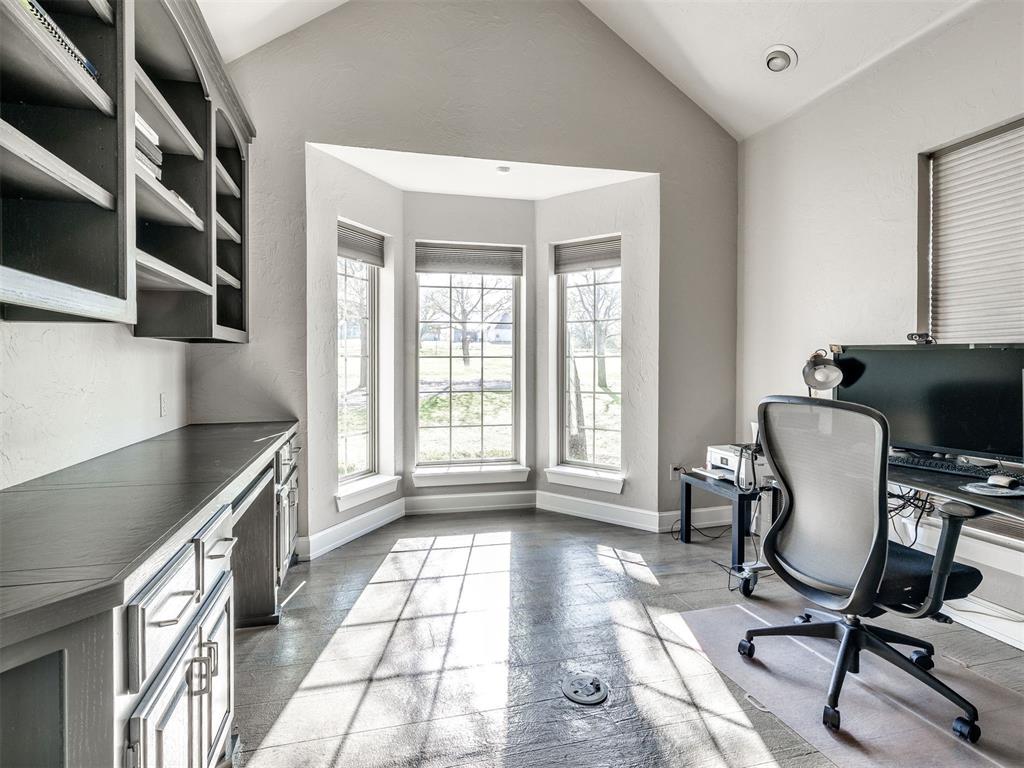 5809 W Waterloo Road