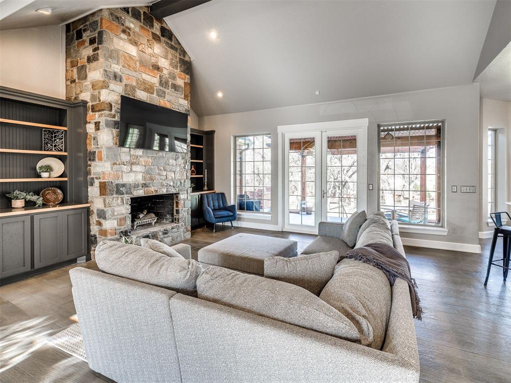 5809 W Waterloo Road