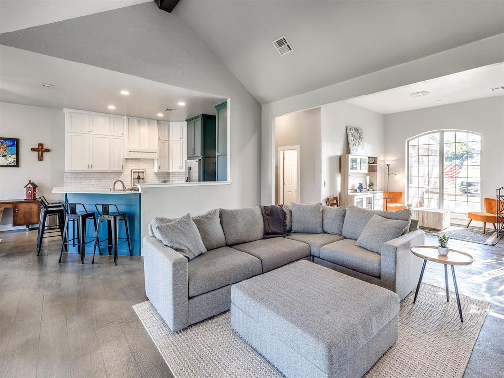 5809 W Waterloo Road