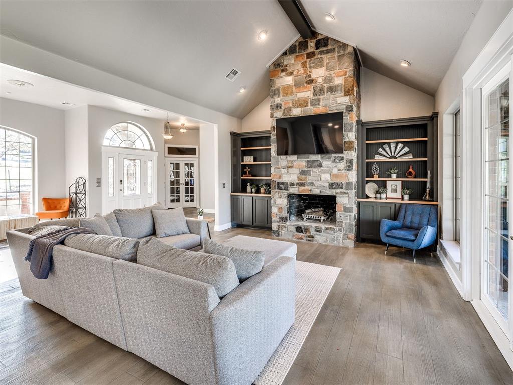 5809 W Waterloo Road