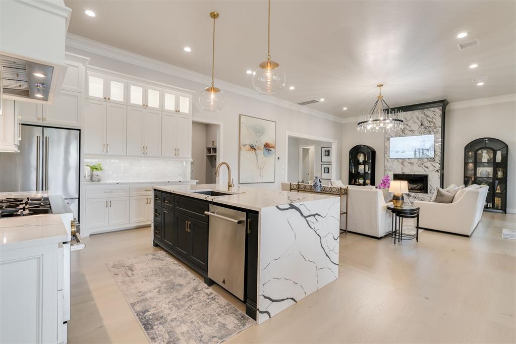 15012 Annecy Boulevard