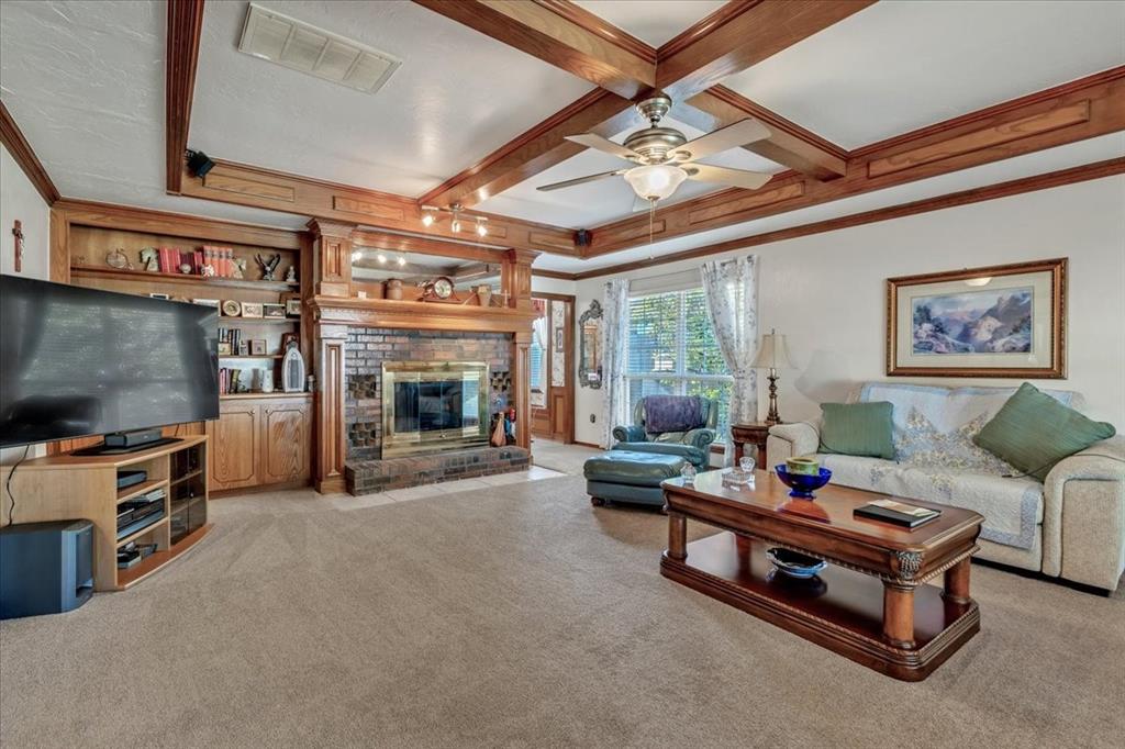 621 Bluegrass Lane