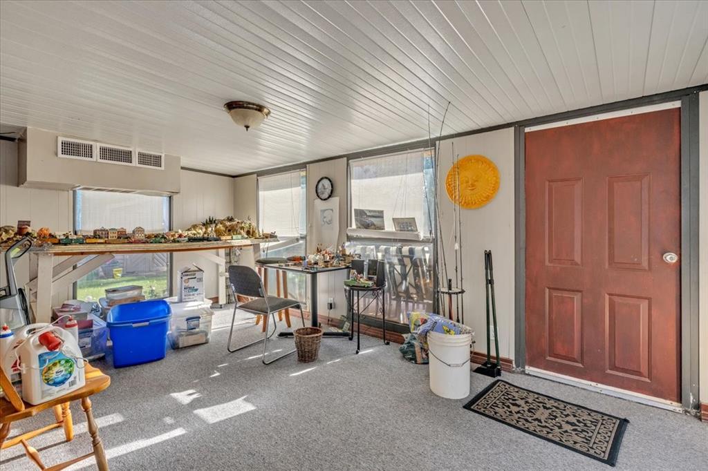 621 Bluegrass Lane