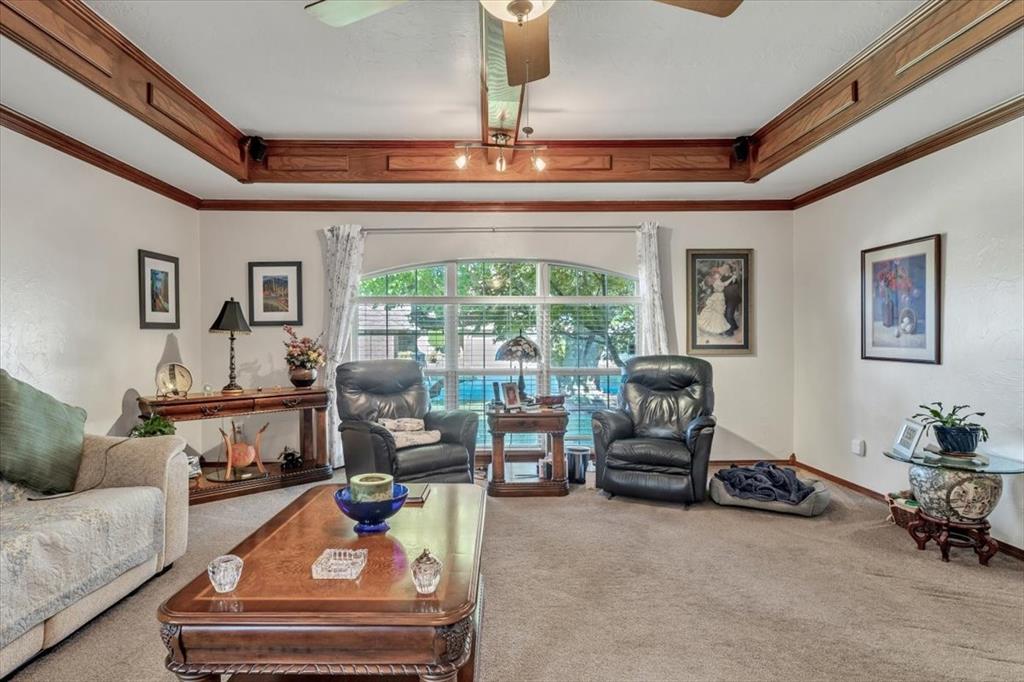 621 Bluegrass Lane