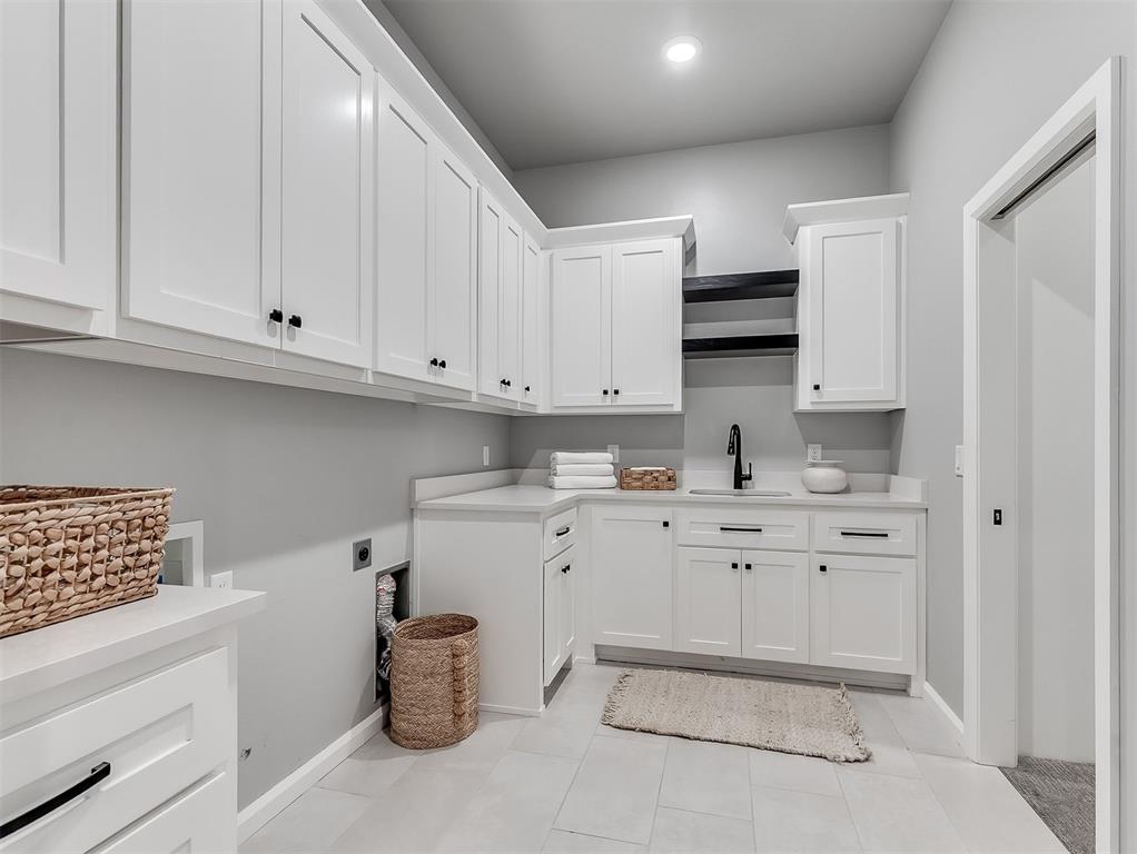 2801 Gold Finch Drive