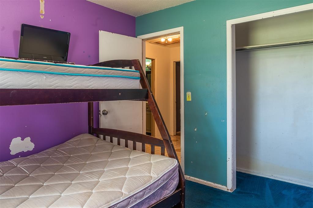 2120 E Robberts Avenue