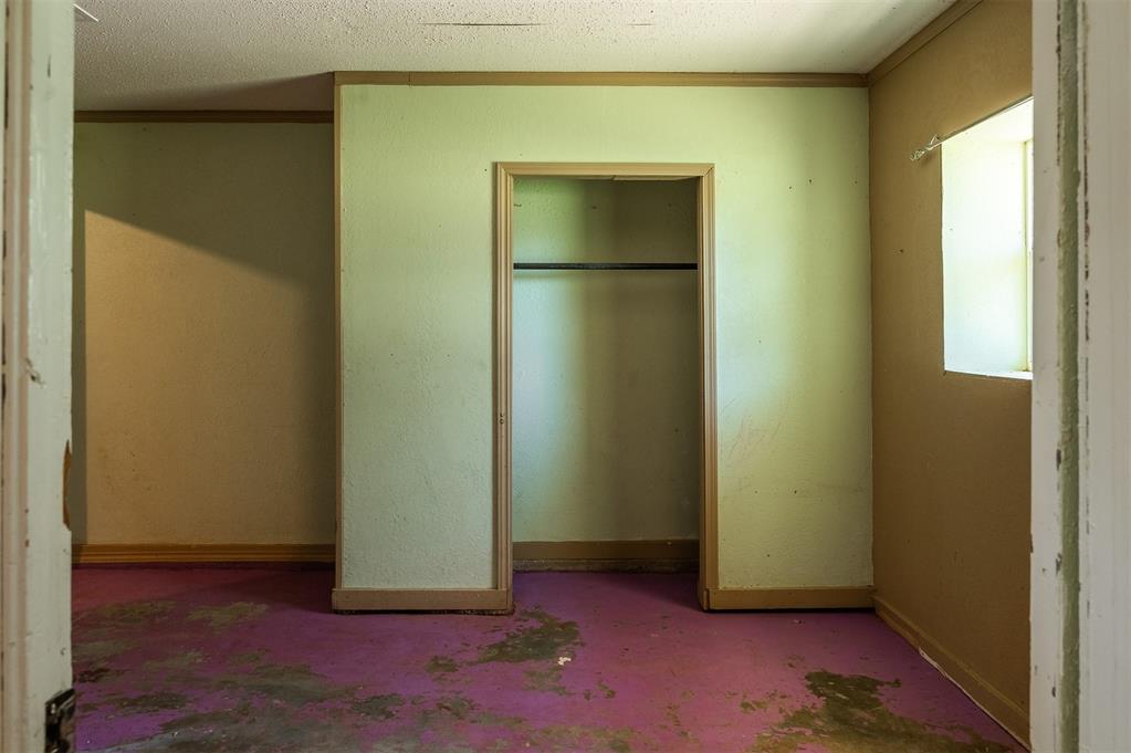 2120 E Robberts Avenue