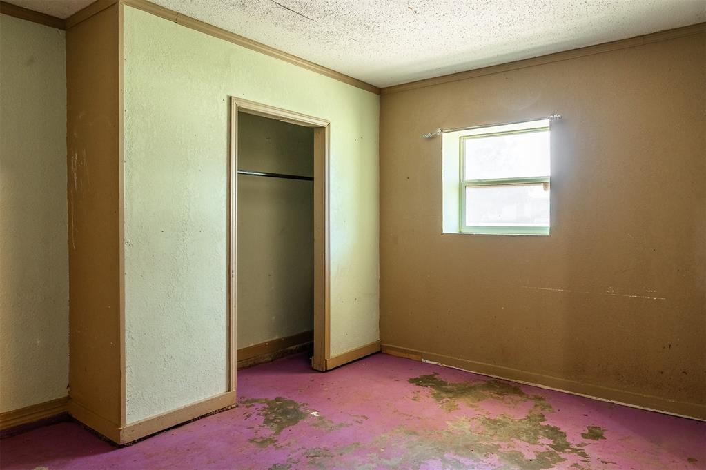 2120 E Robberts Avenue