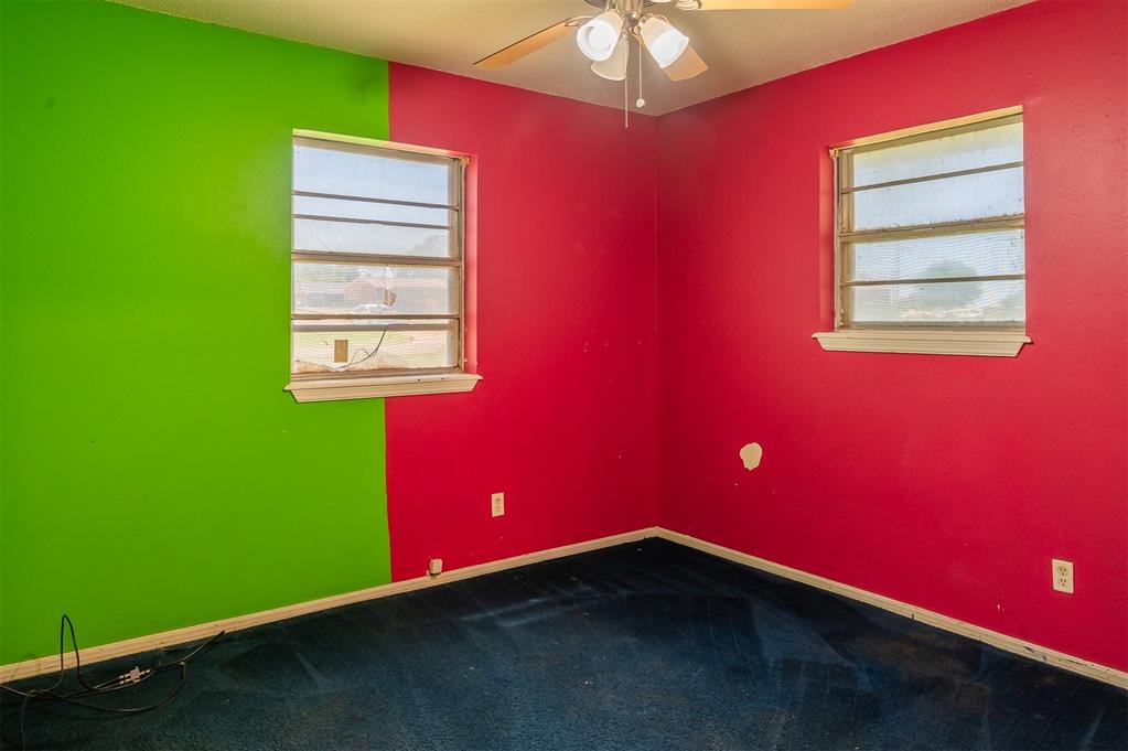 2120 E Robberts Avenue