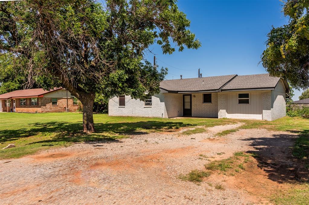 2120 E Robberts Avenue