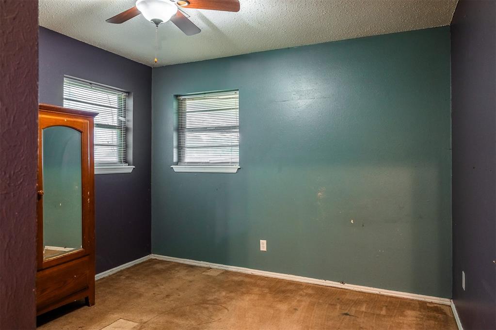 2120 E Robberts Avenue