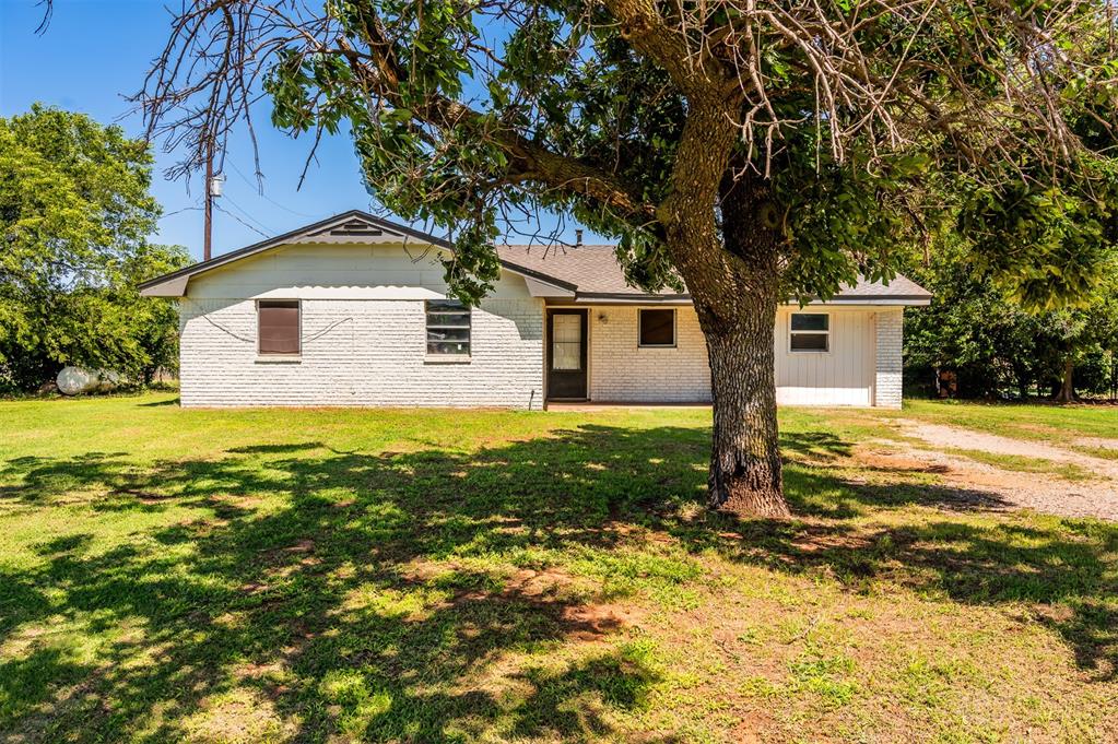 2120 E Robberts Avenue