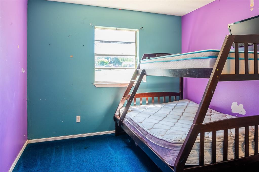 2120 E Robberts Avenue