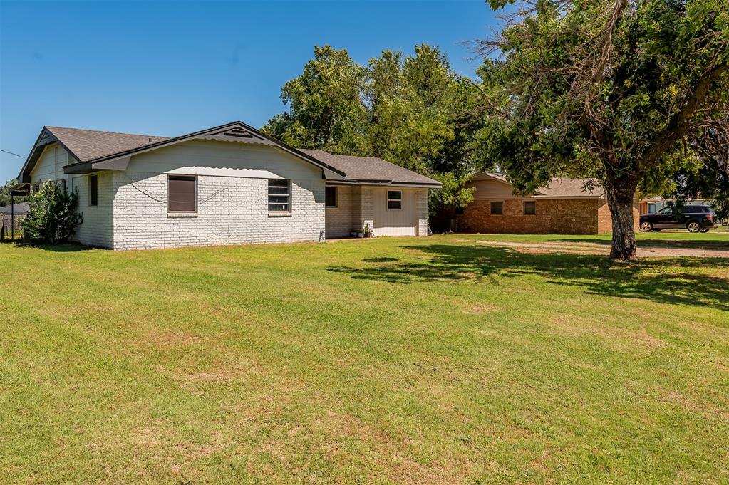 2120 E Robberts Avenue