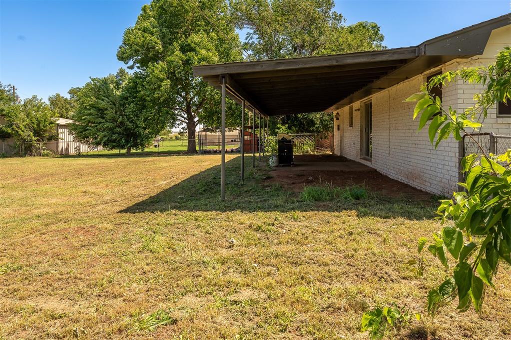 2120 E Robberts Avenue