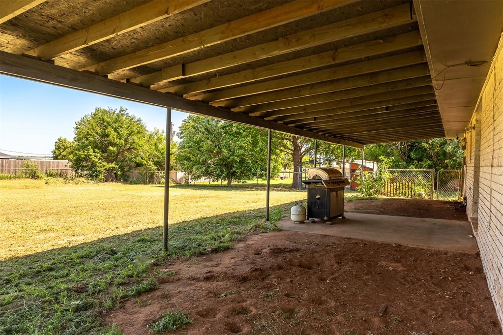 2120 E Robberts Avenue