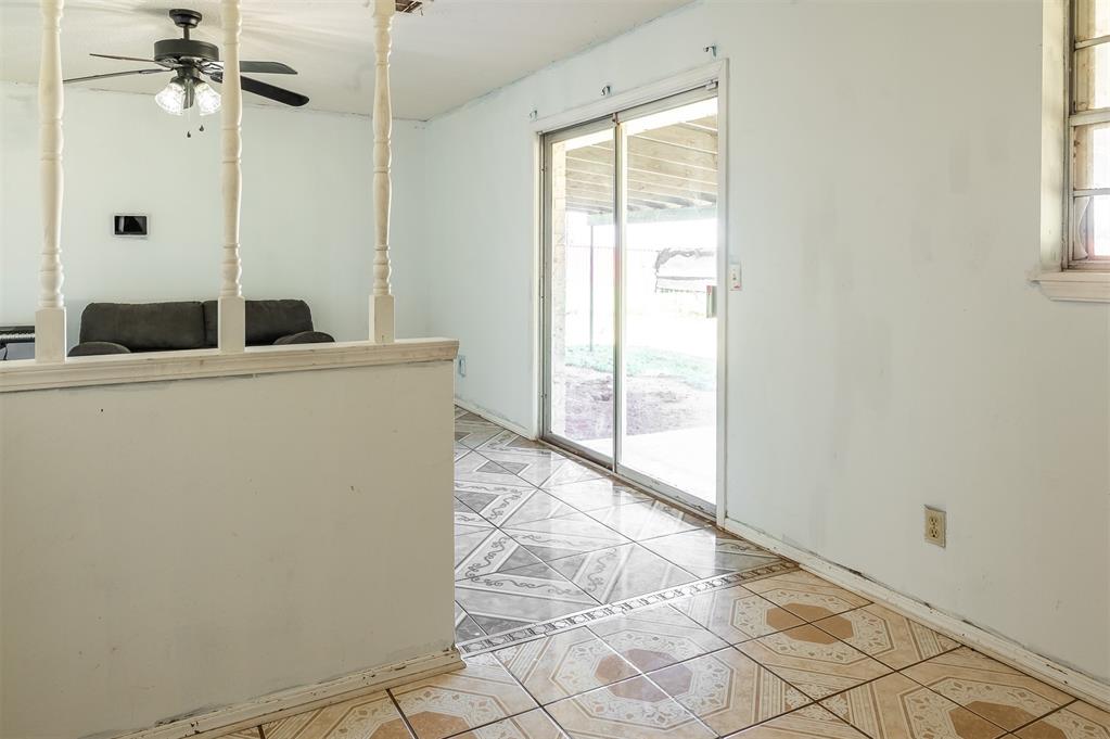 2120 E Robberts Avenue