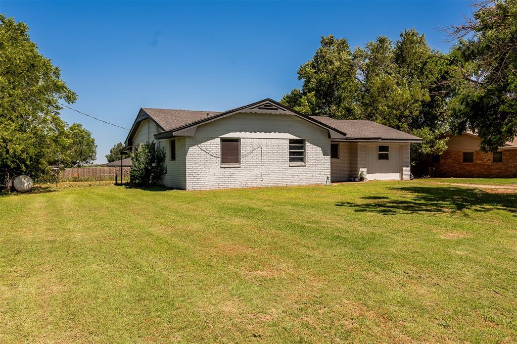 2120 E Robberts Avenue