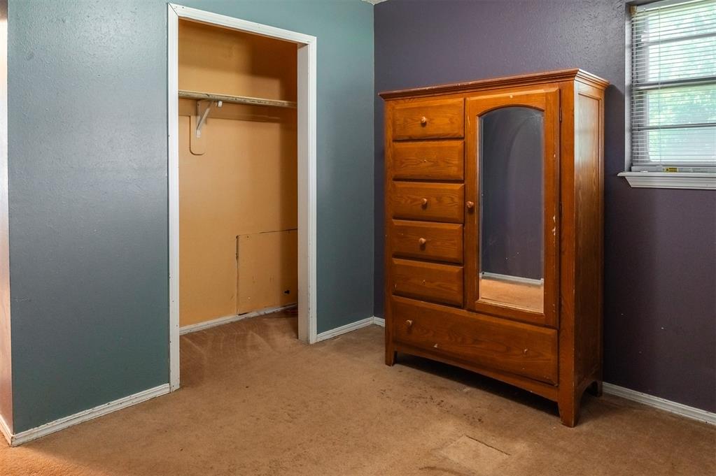 2120 E Robberts Avenue