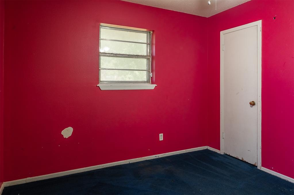 2120 E Robberts Avenue