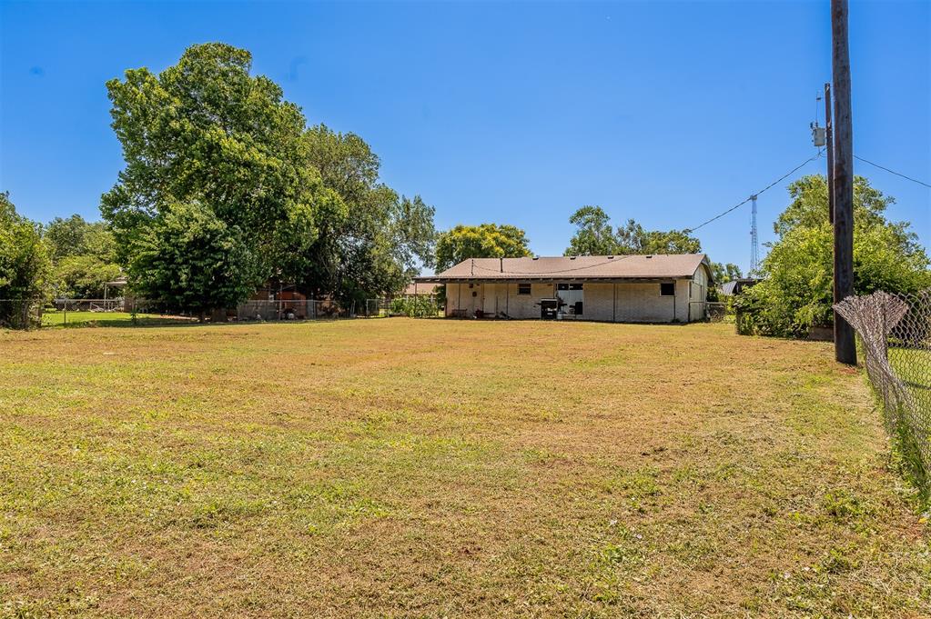 2120 E Robberts Avenue