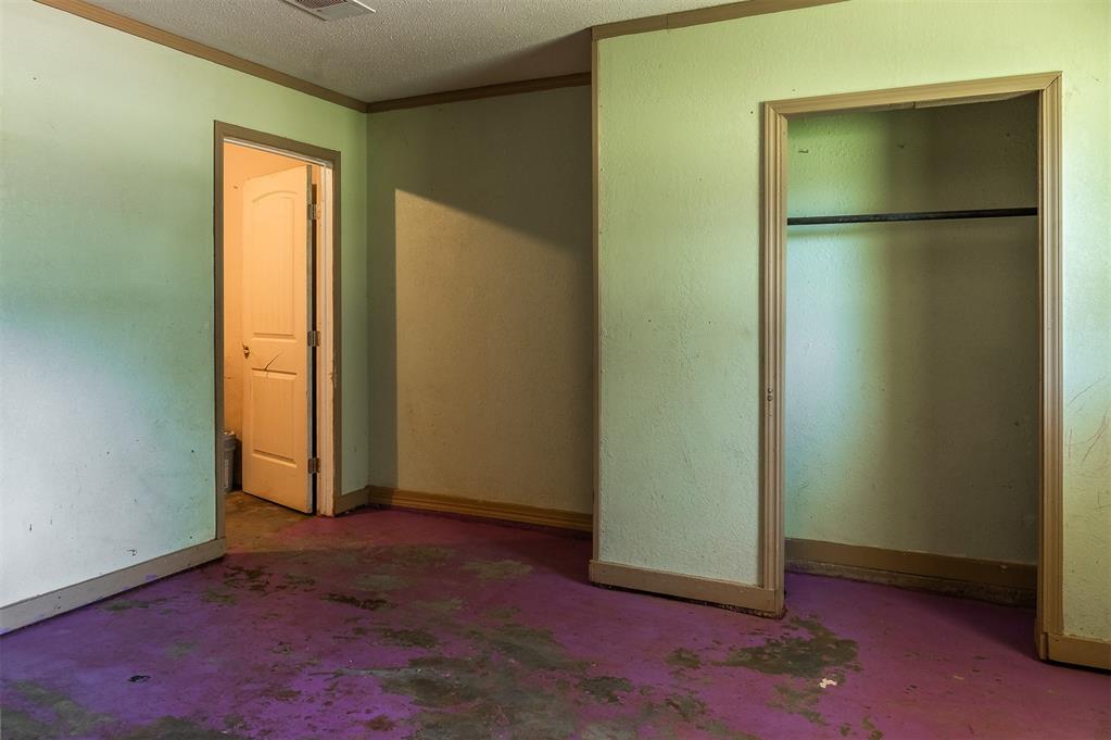 2120 E Robberts Avenue