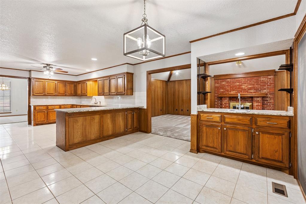 916 Fox Hill Drive