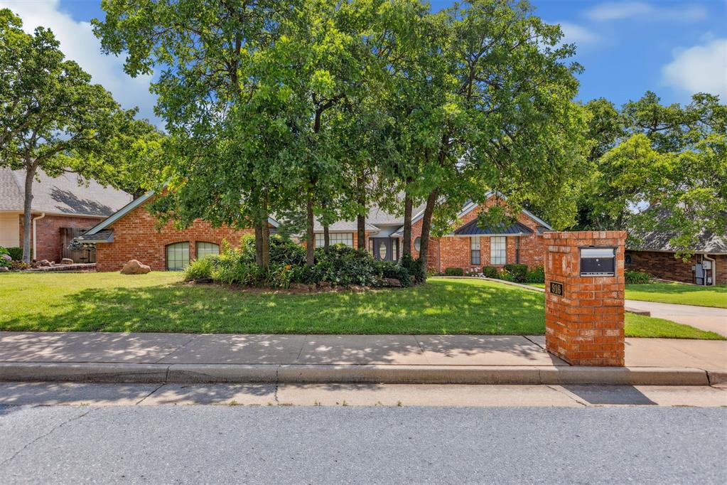916 Fox Hill Drive