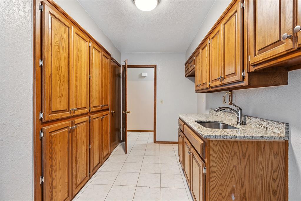916 Fox Hill Drive