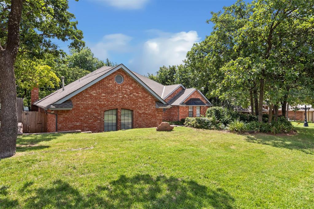 916 Fox Hill Drive