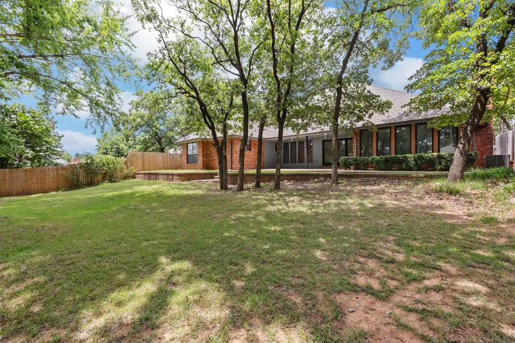 916 Fox Hill Drive