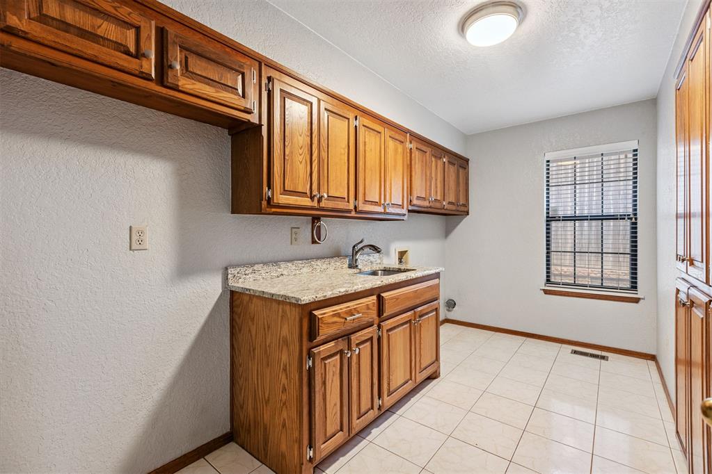 916 Fox Hill Drive