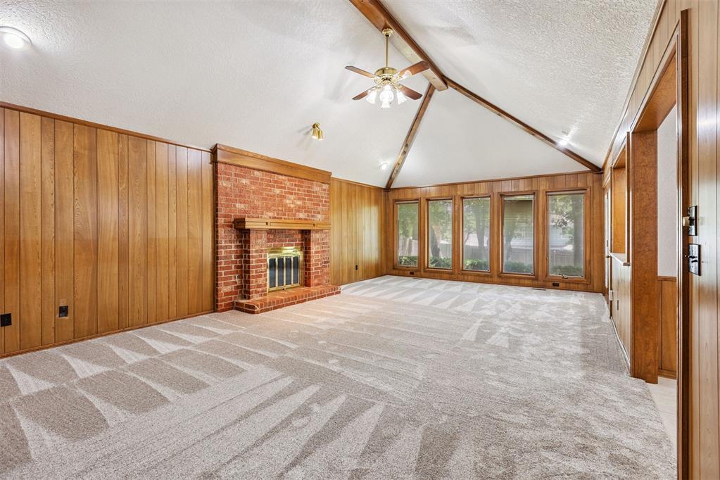 916 Fox Hill Drive