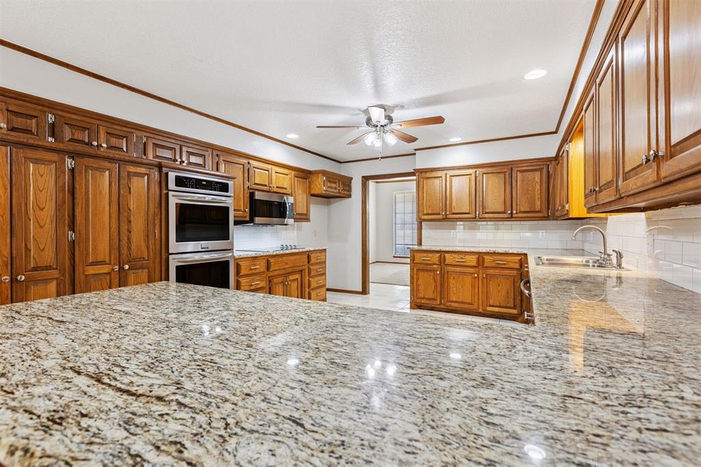 916 Fox Hill Drive