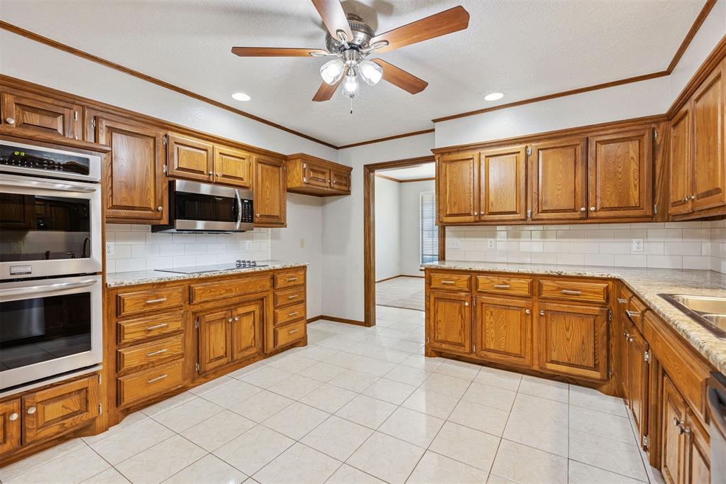 916 Fox Hill Drive