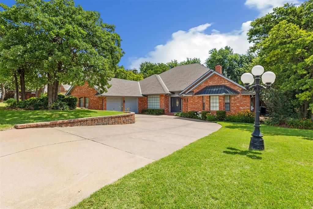916 Fox Hill Drive