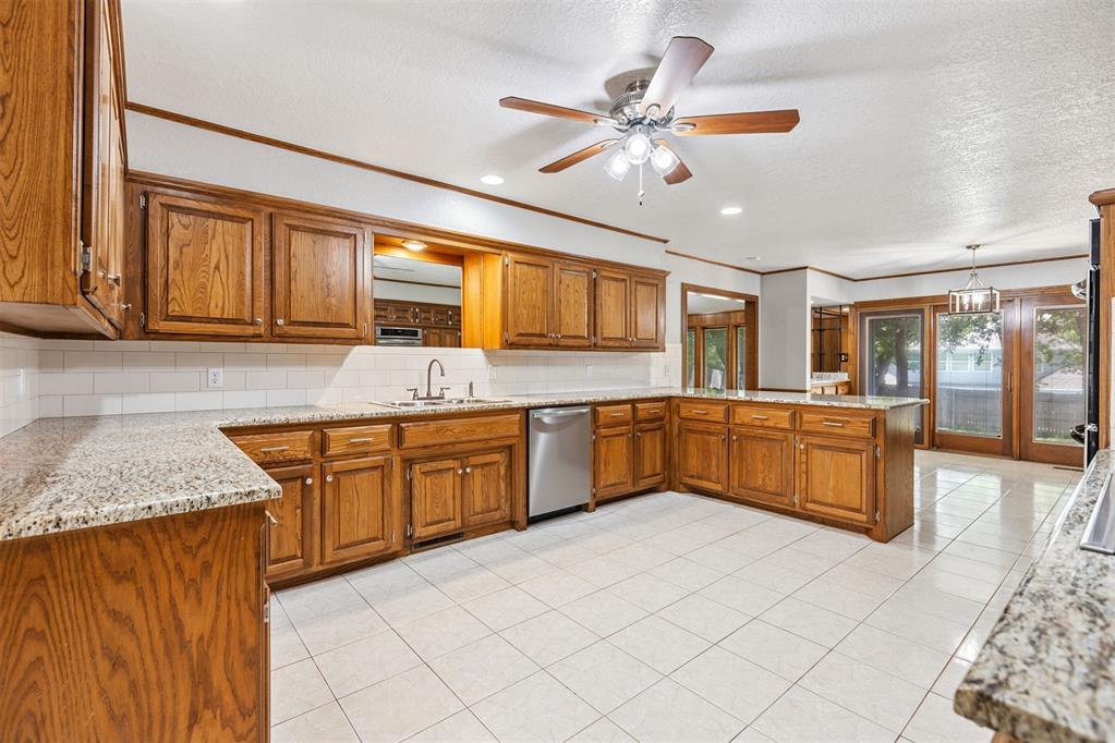 916 Fox Hill Drive